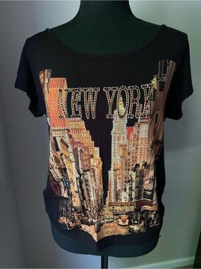 Vintage style medium black NY cityscape skyline embellished short sleeve tee